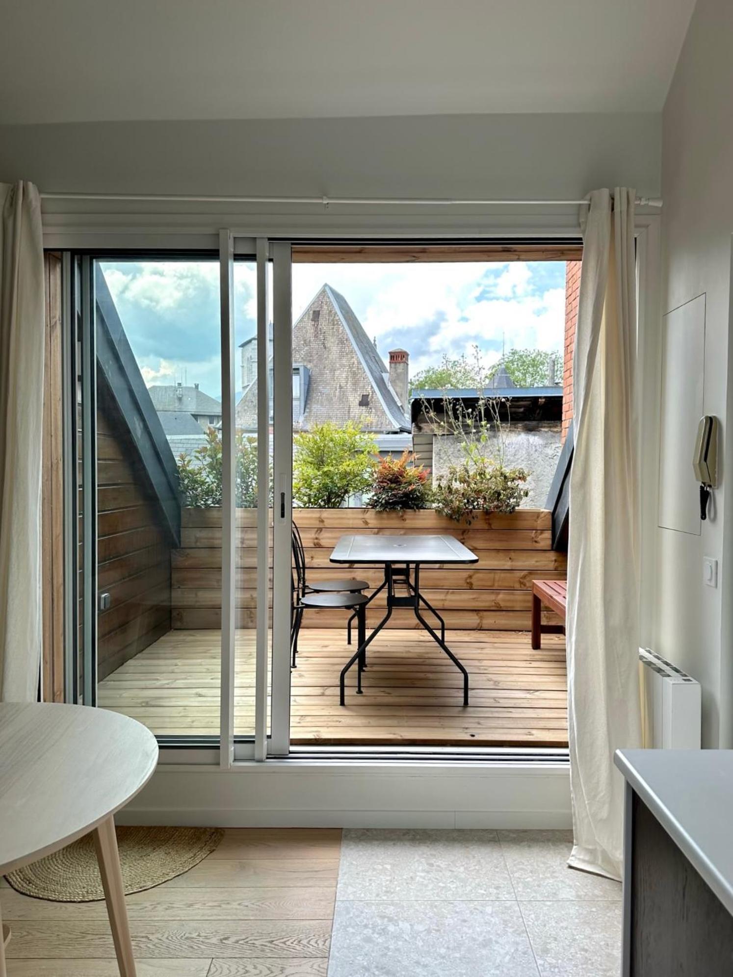 Ecrin De Calme Avec Terrasse Apartment Шамбери Екстериор снимка